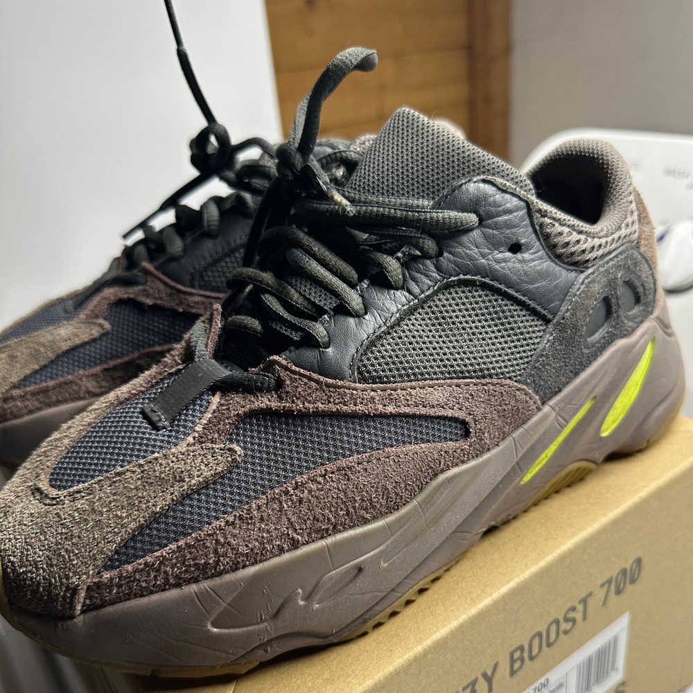 Yeezy Boost 700 'Mauve size US 7